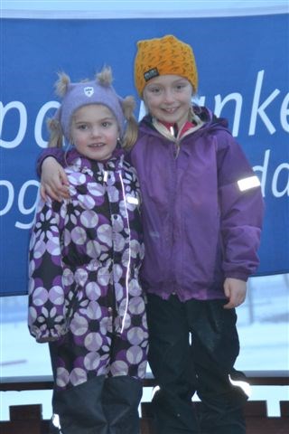 Viktoria Bøe Fotland og Katrine Svarstad Heggdal. Foto: Margunn Hjelmeset